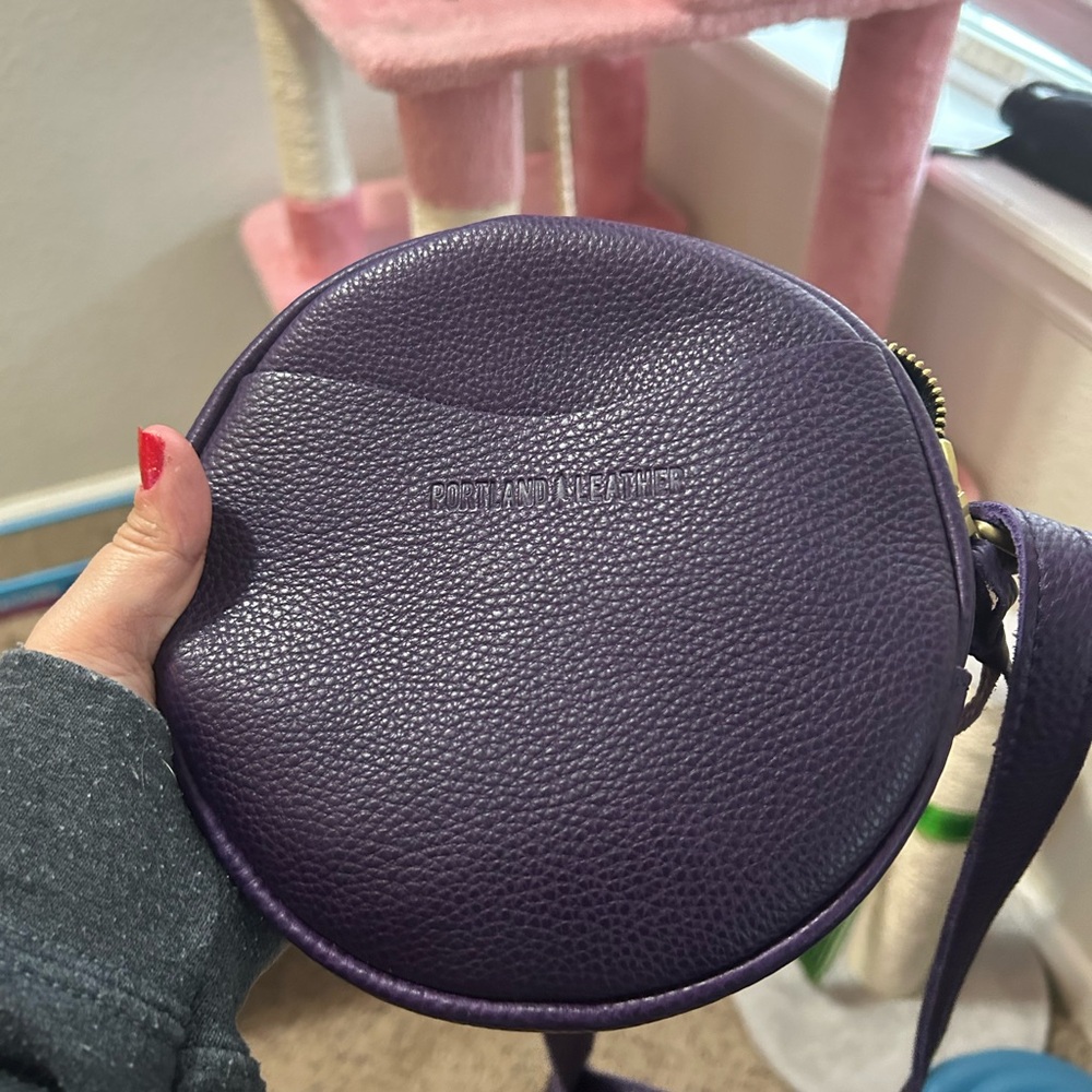 Small Empire circle crossbody Portland Leather